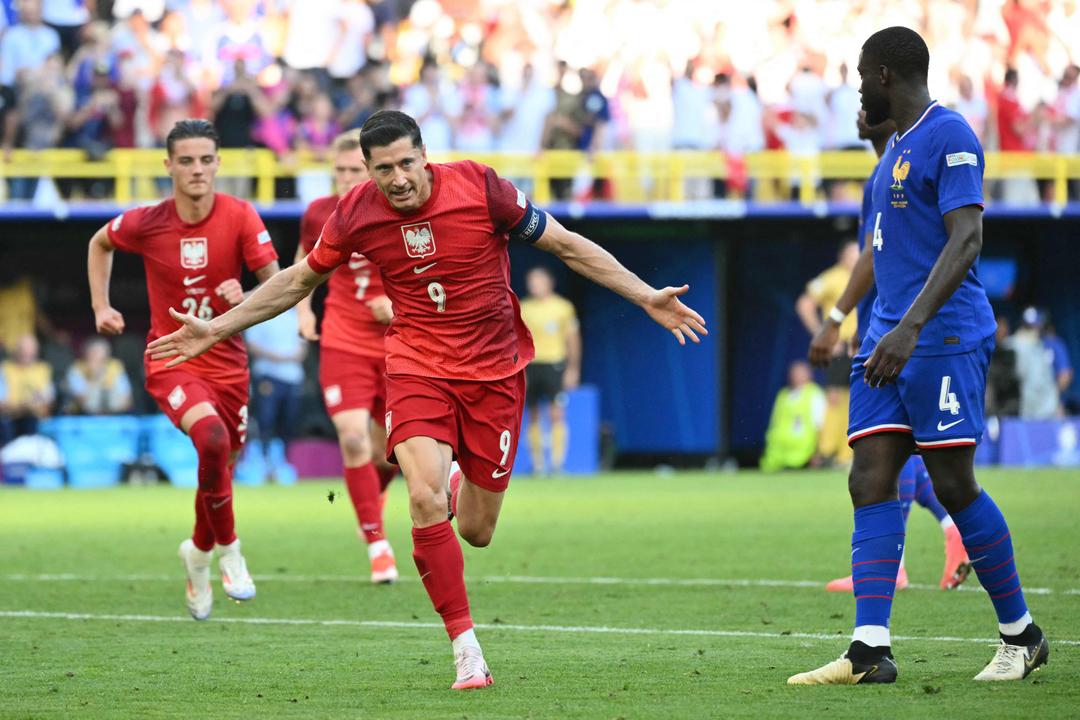 Lewandowski spoiled the French group's victory – a gift for England