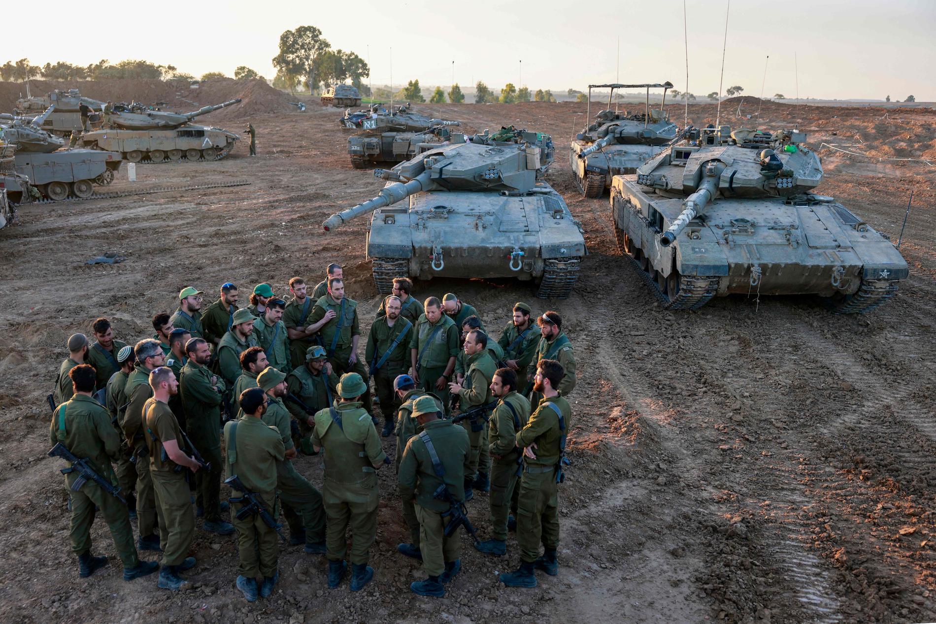  Israelske soldater nær grensen til Sør-Gaza.