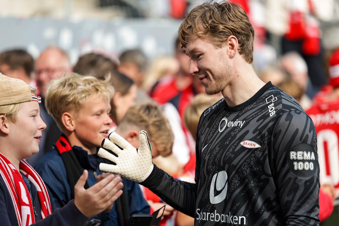 Brann-keeper Mathias Dyngeland reiser hjem: – Noen ganger oppstår ting som er viktigere enn fotballen