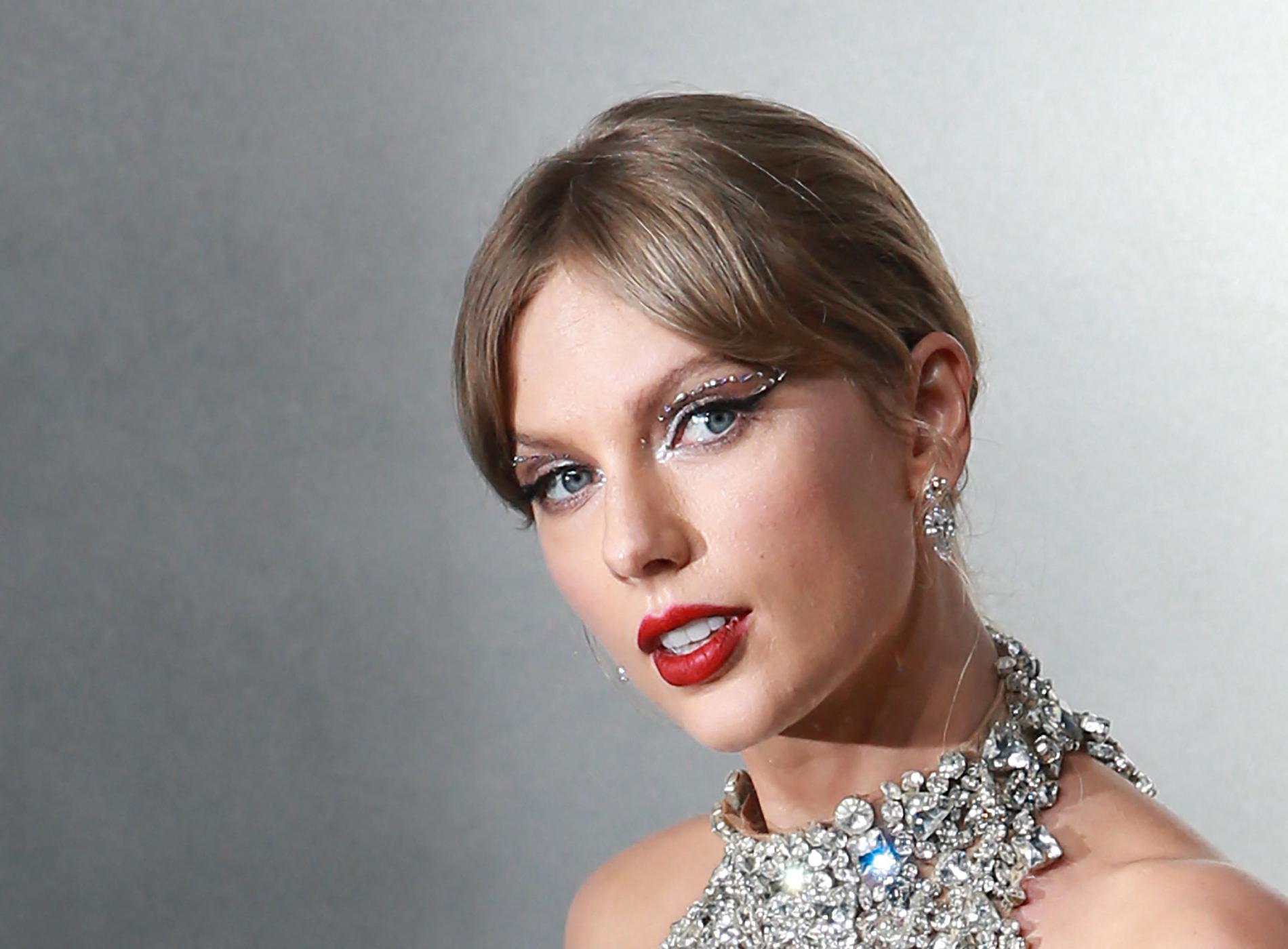 Taylor Swift sets new chart records.