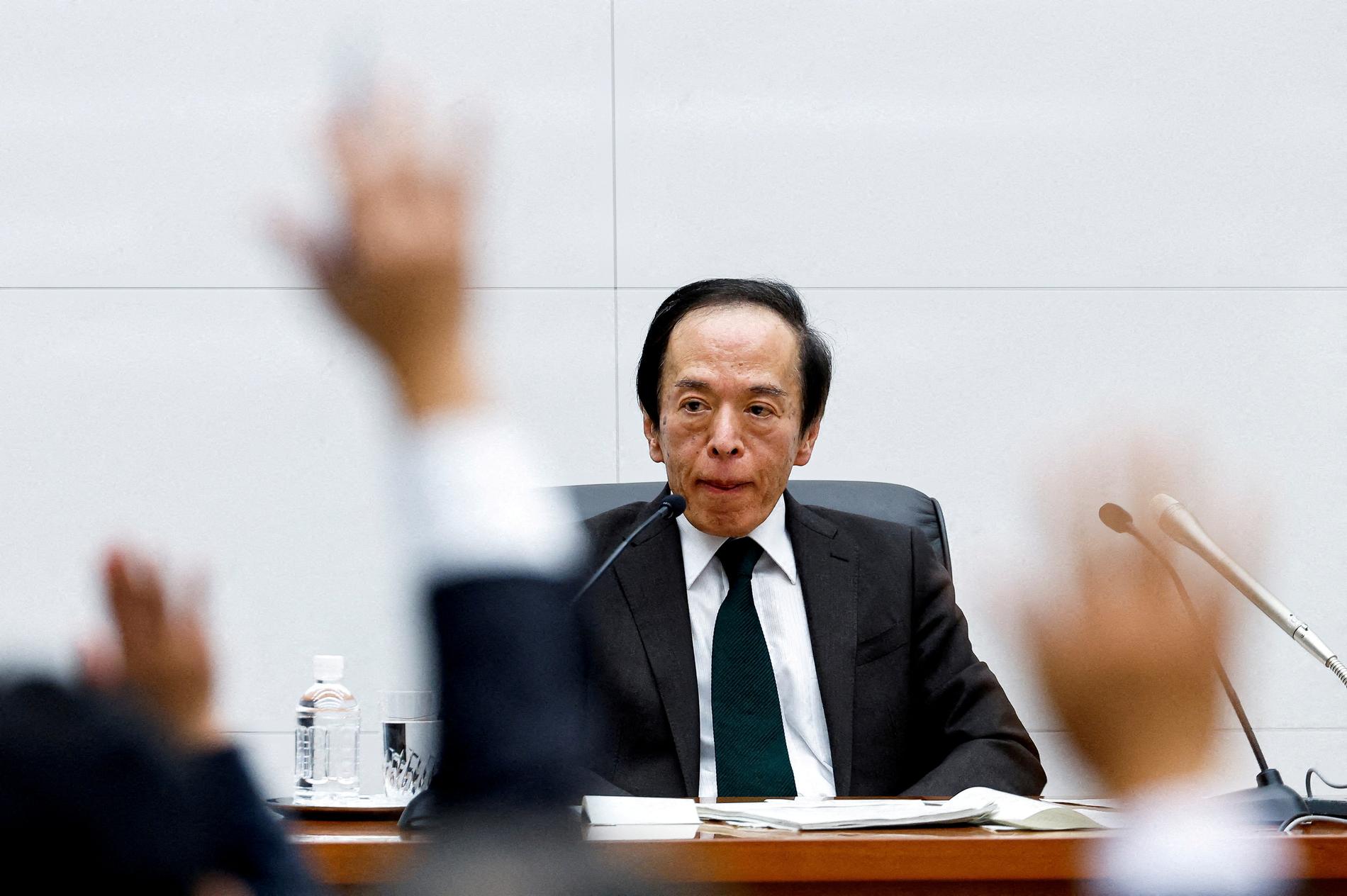 Sentralbanksjef Kazuo Ueda og resten av rentekomiteen i Japan valgte å holde styringsrenten uendret fredag. 