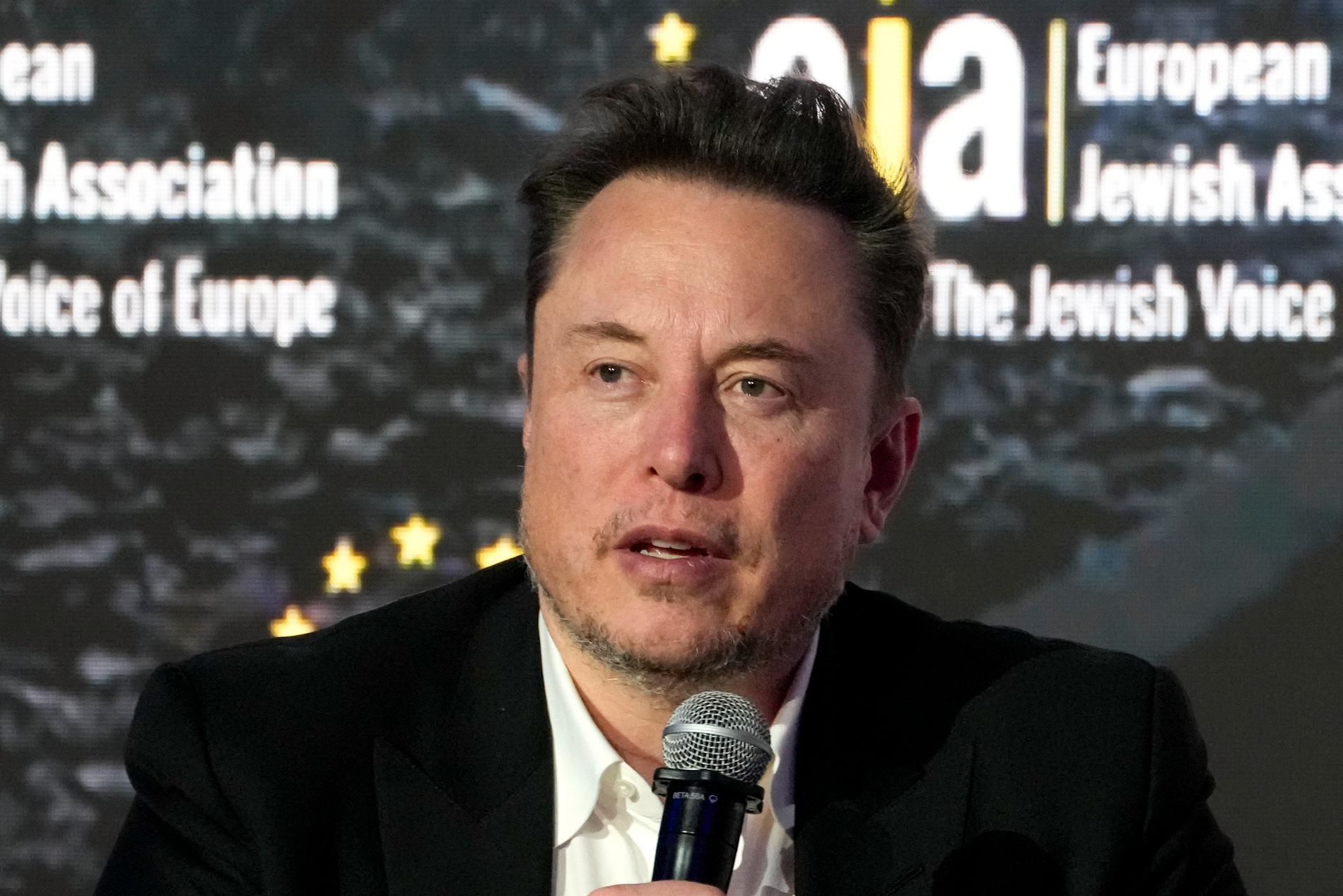Elon Musk: Judge halts billions in salary from Tesla