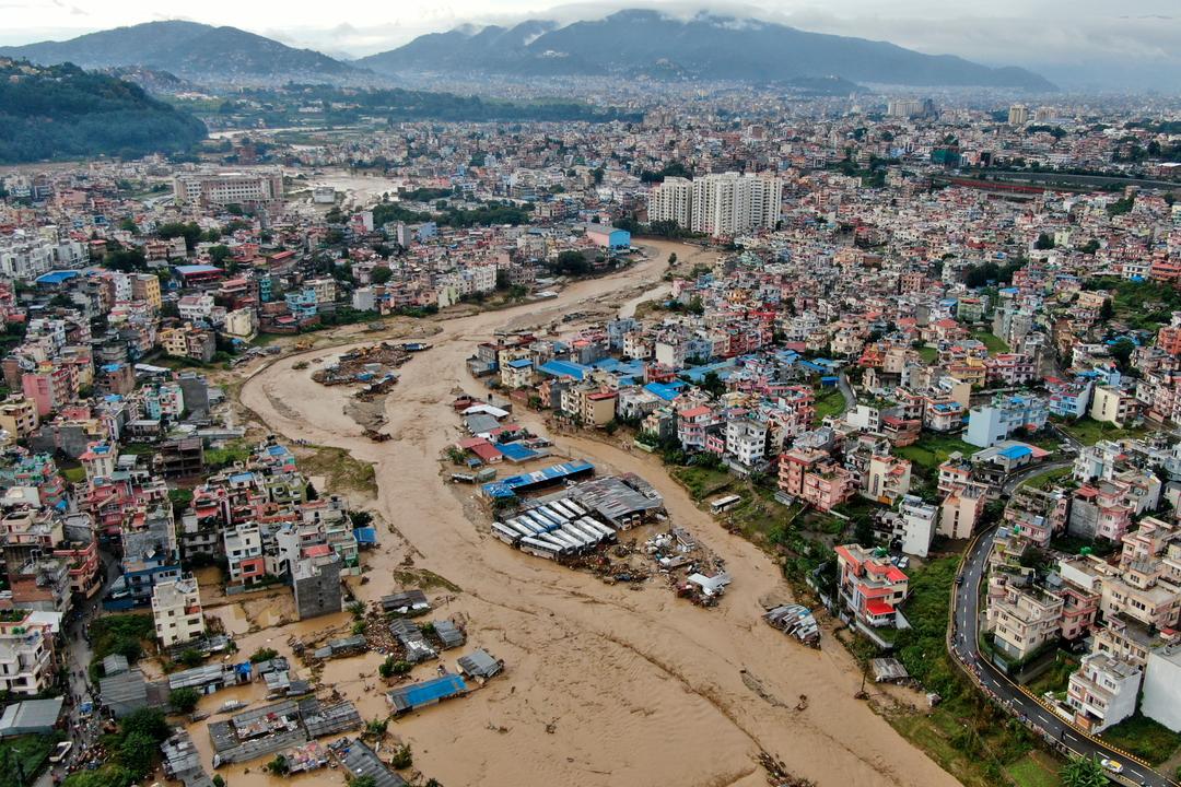 Storflom i Nepal: 101 døde og 64 savnet