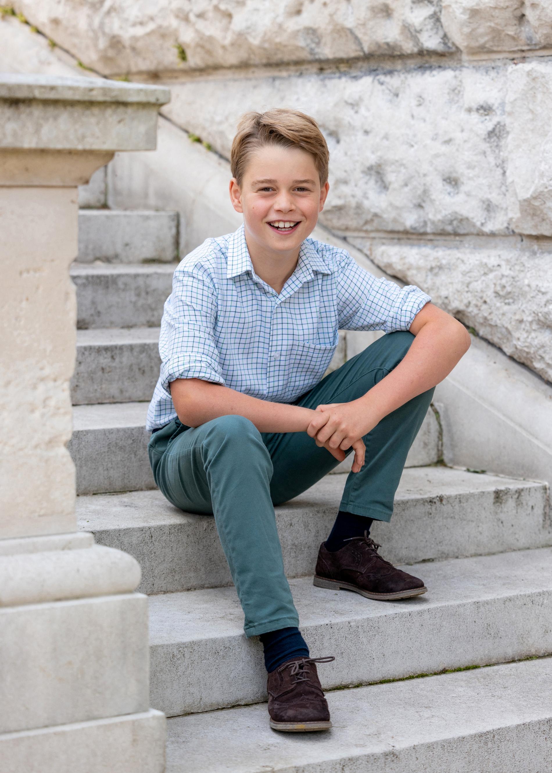 Prince George is 10 years old – posts new photo