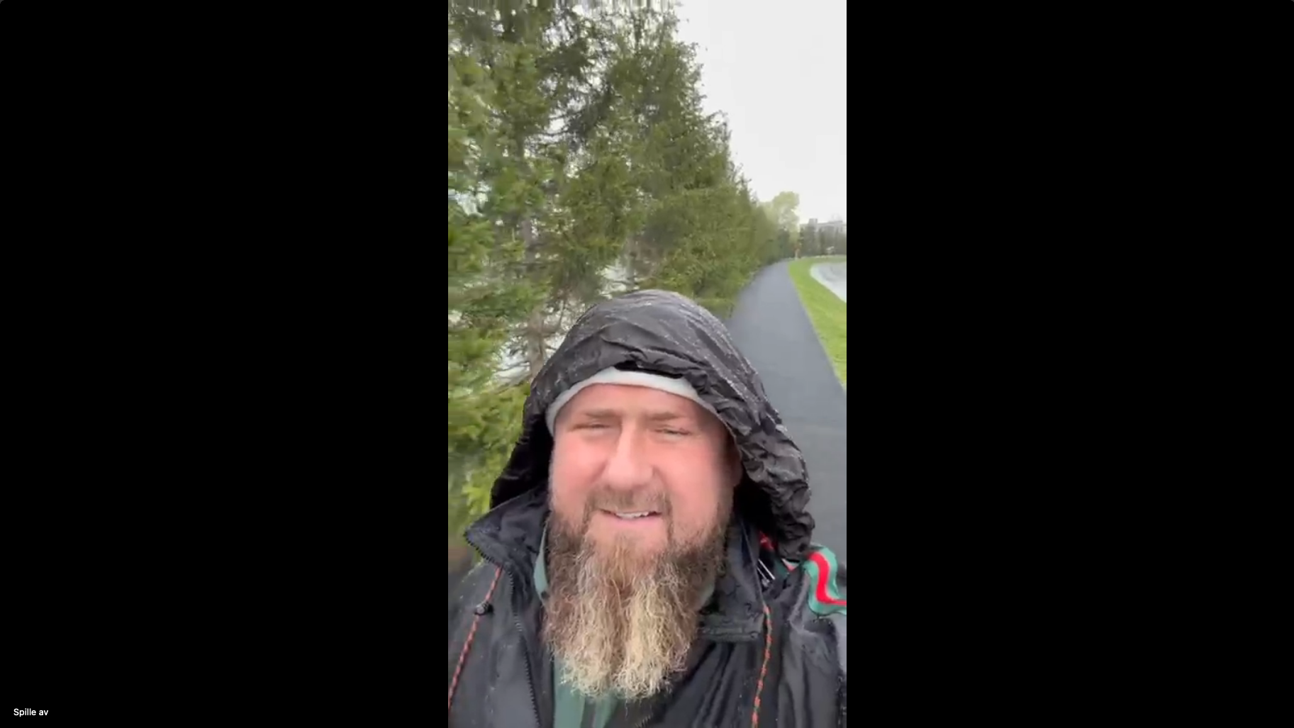 Ramzan Kadyrov posted a picture of himself walking, and wrote that he is healthy and fast.