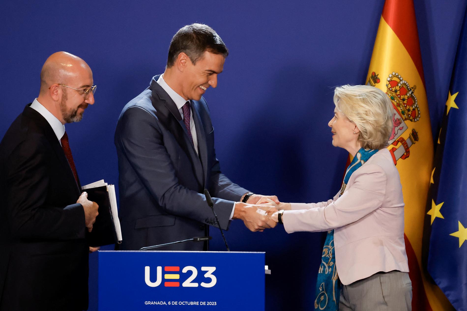 Good mood: Spanish Prime Minister Pedro Sanchez greets European Commission President Ursula von der Leyen in Granada on Friday.