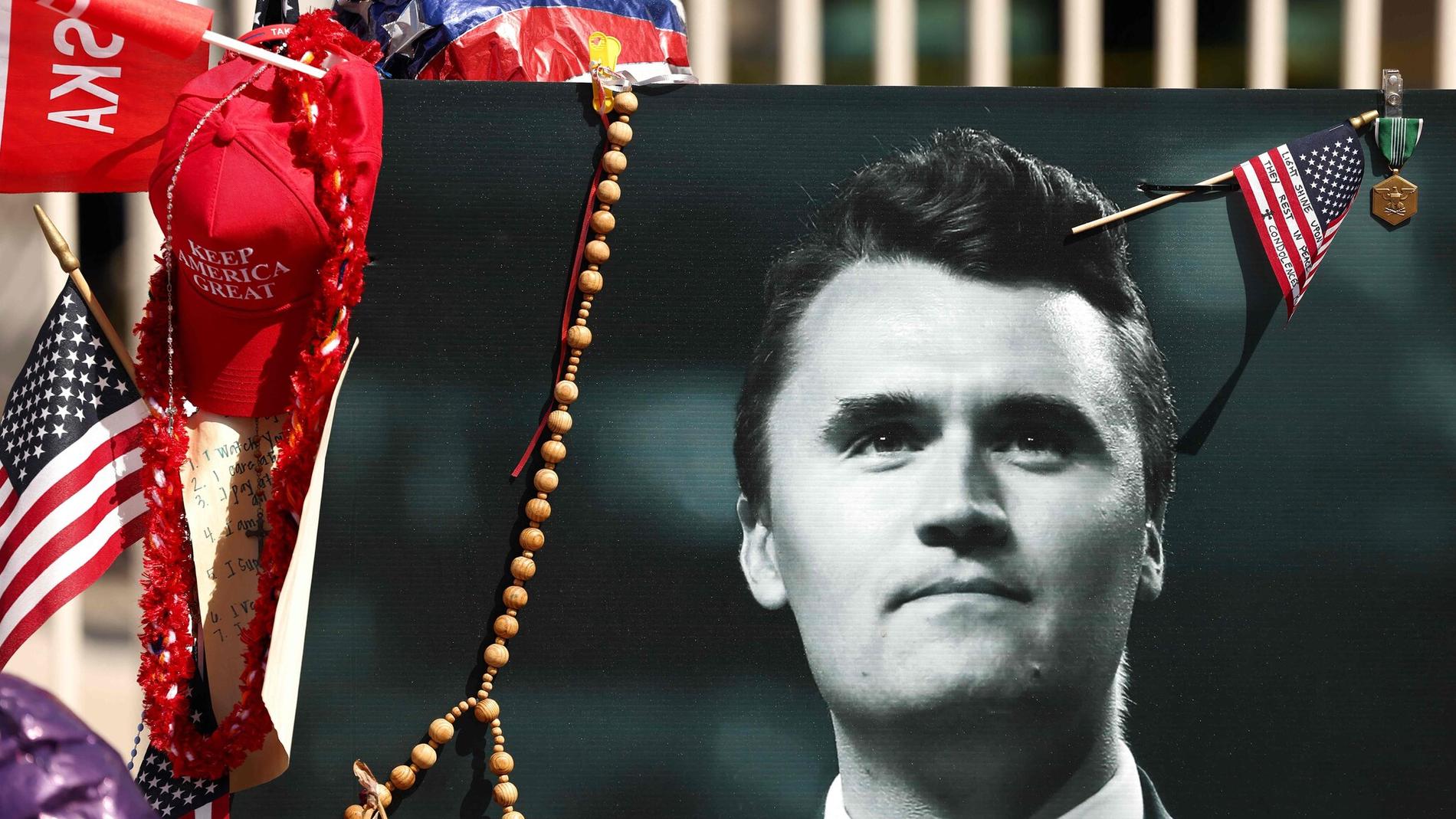 Charlie Kirk begraves