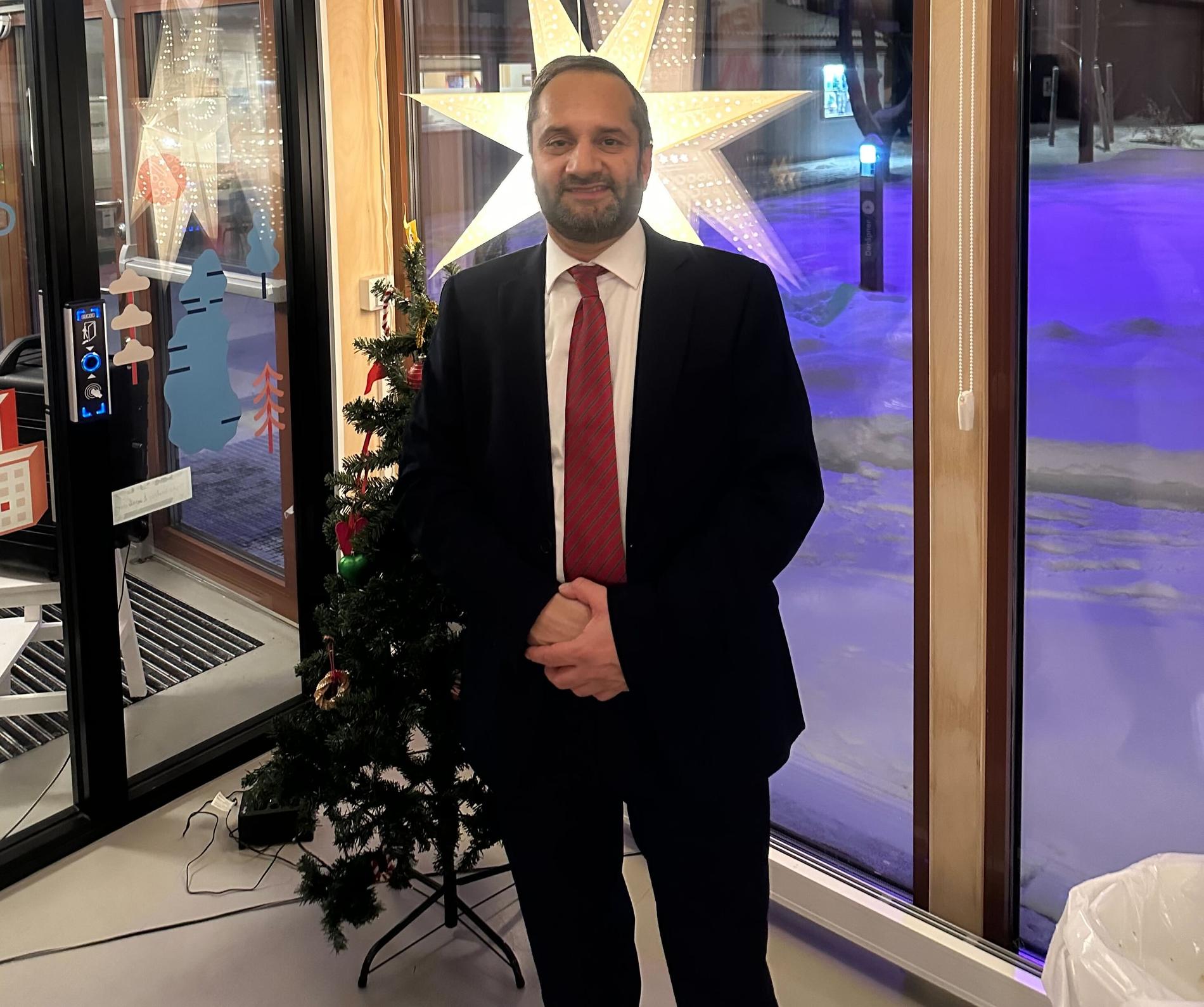 Grorudalen’s Christmas Eve Tradition: Habib Tahir Opens Ammerud Club for Community Celebration