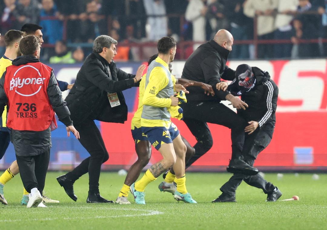 I Kings del Fenerbahce minacciano di lasciare il campionato turco dopo scene scandalose