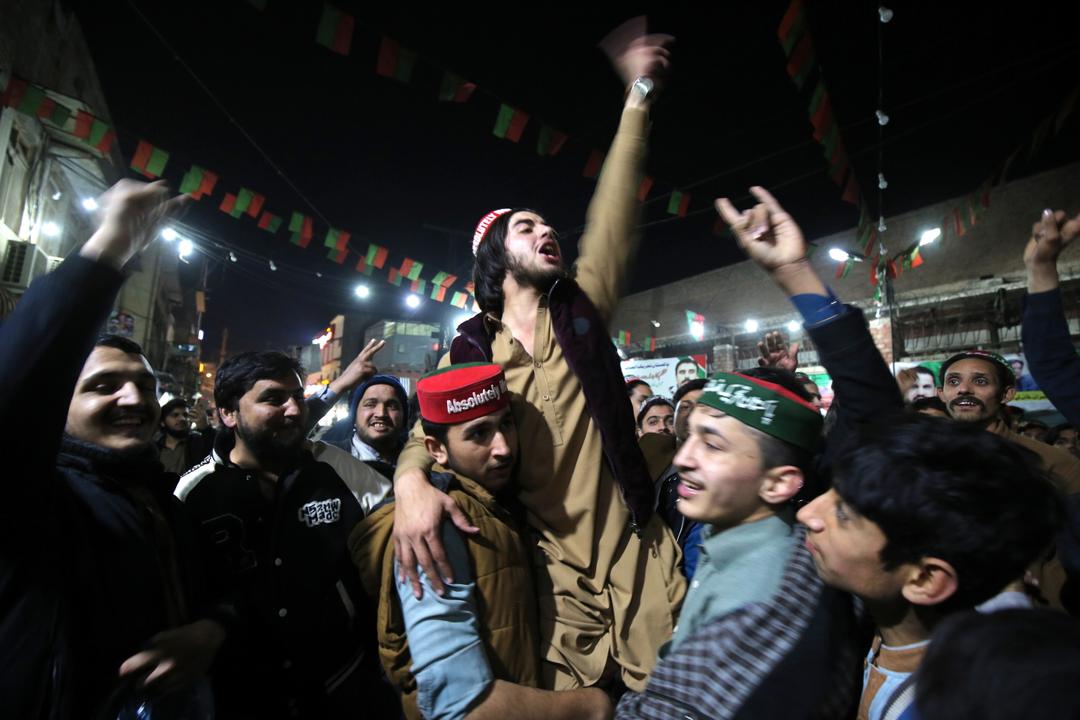 Le Pakistan s’est rendu aux urnes aujourd’hui : – Fausse démocratie