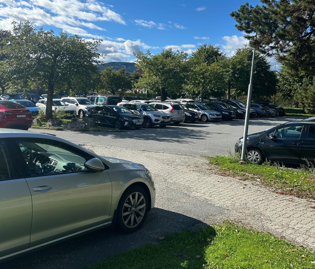 Parkeringskaos ved nytt sykehus: 300 ansatte mangler plass