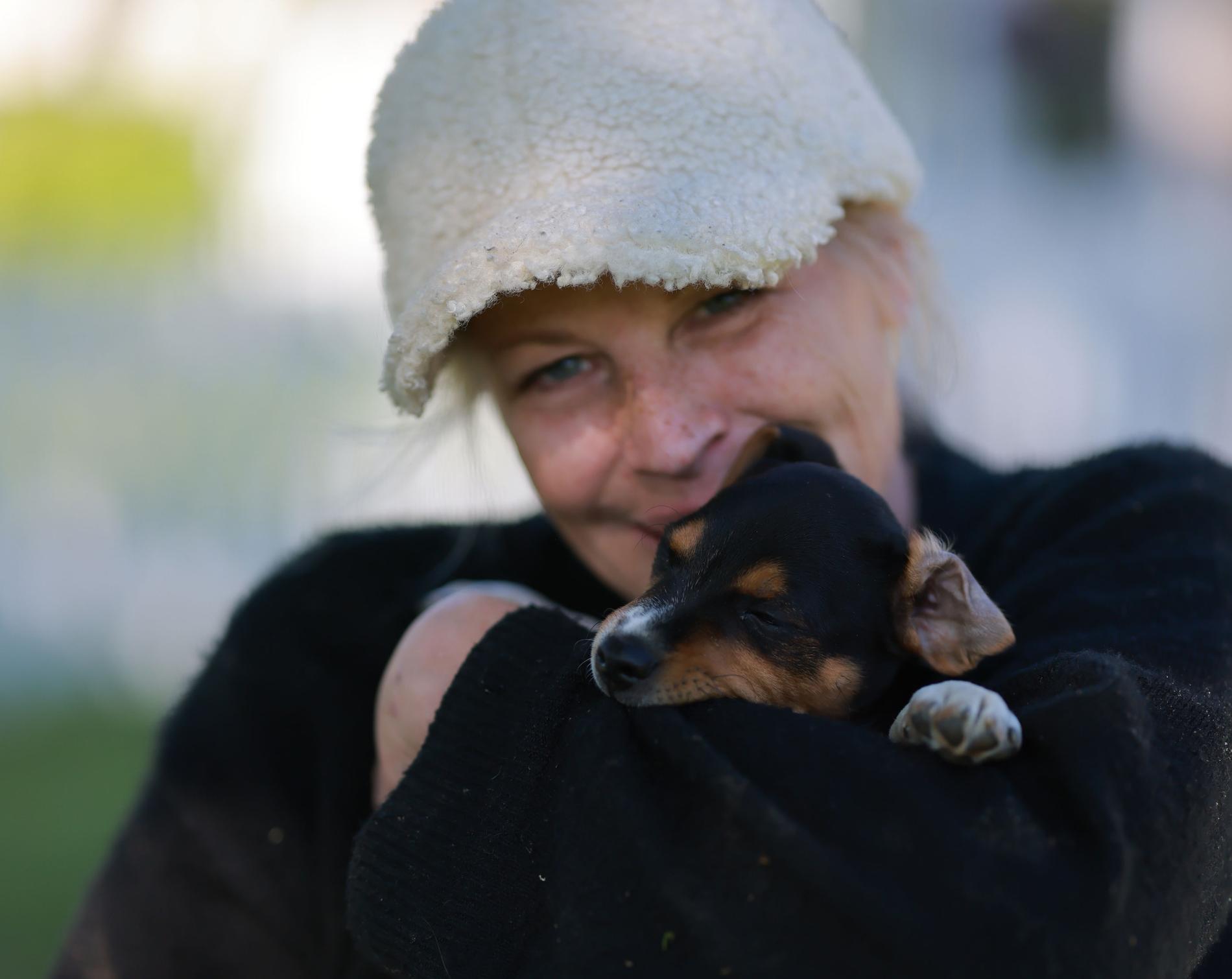 Farm Wife: Anne Catt.  Herland with a dog 