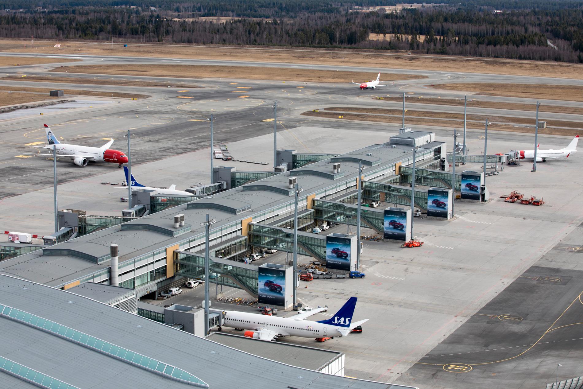 Flyselskapene er bekymret for Avinor – møter samferdselsministeren