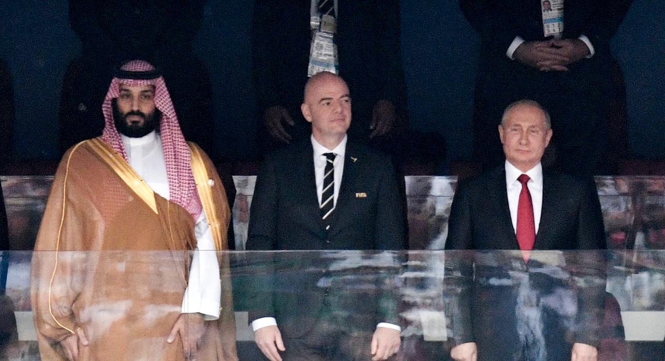 STRONG MEN: In 2018, Saudi Crown Prince Mohammed bin Salman watched the opening match of the World Cup in Russia with Vladimir Putin and Gianni Infantino.  Now the possibilities are increasing that Saudi Arabia will allow itself to organize the World Cup.