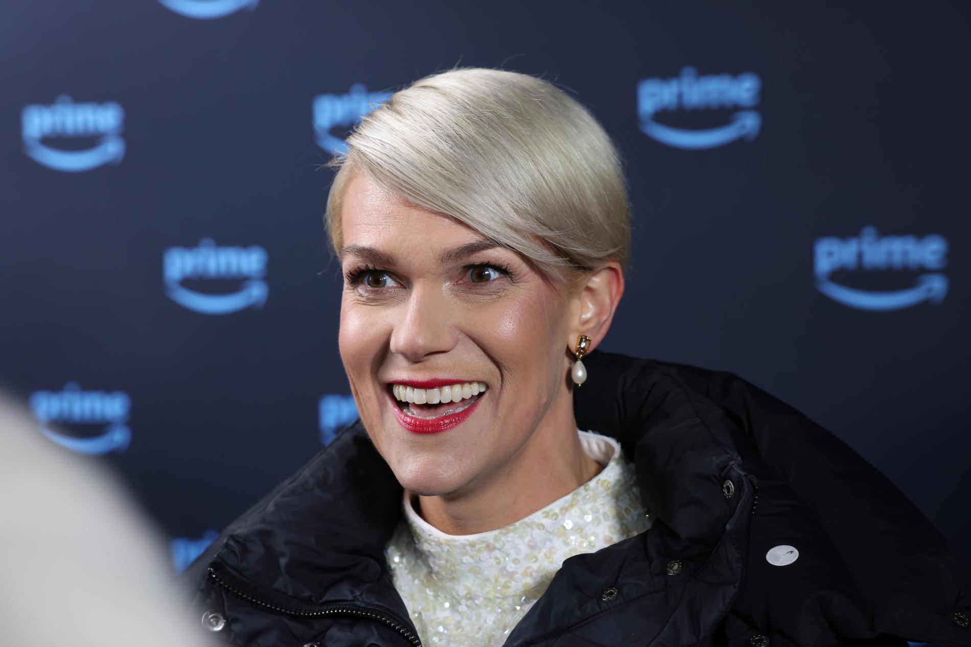 GLOW: Sigrid Bond Tosvik gave several interviews on the blue carpet before deciding to feature Ruud Johanssen.