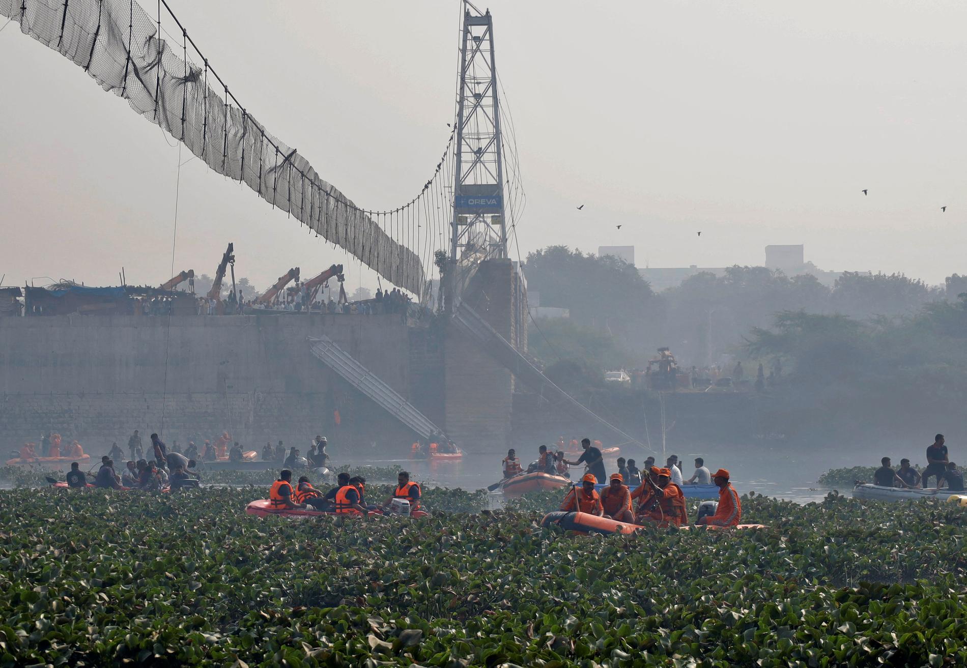 Minstens 134 doden – Bezoekers zouden de brug hebben laten slingeren – VG