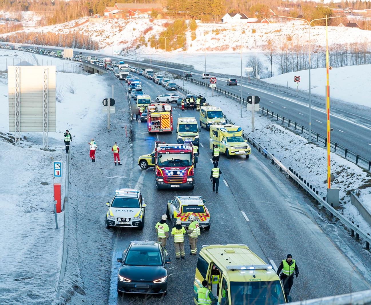 The E18 was opened after a traffic accident – probably involving 10 cars