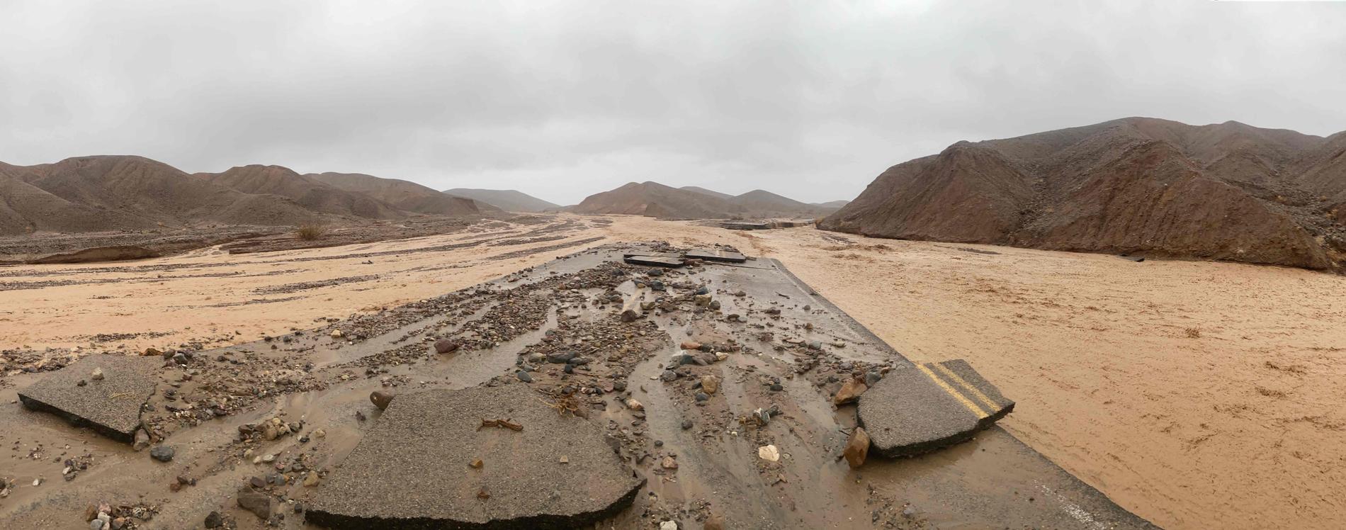 Thousands of people trapped after flash flood in Death Valley – VG
