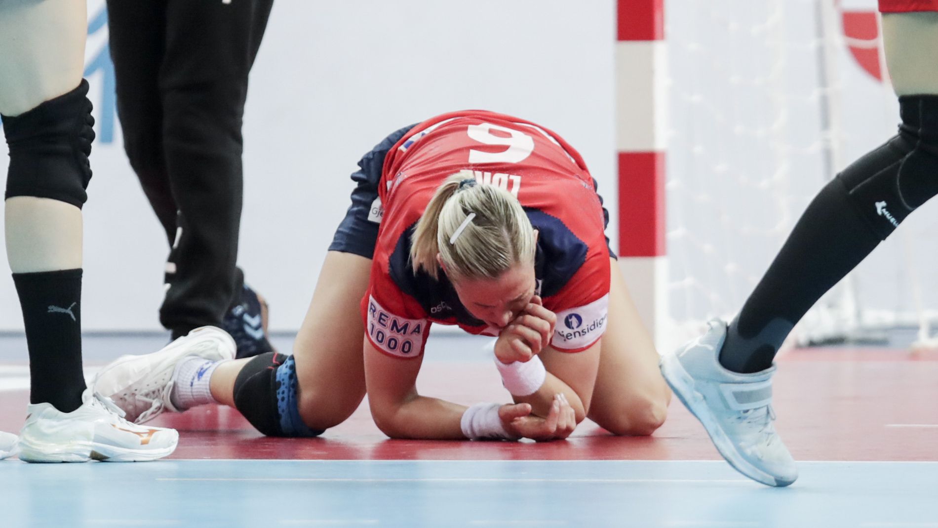 Heidi Löke miután lekönyökölte Lotte Grigel a világbajnokságon. Fotó. vg.no