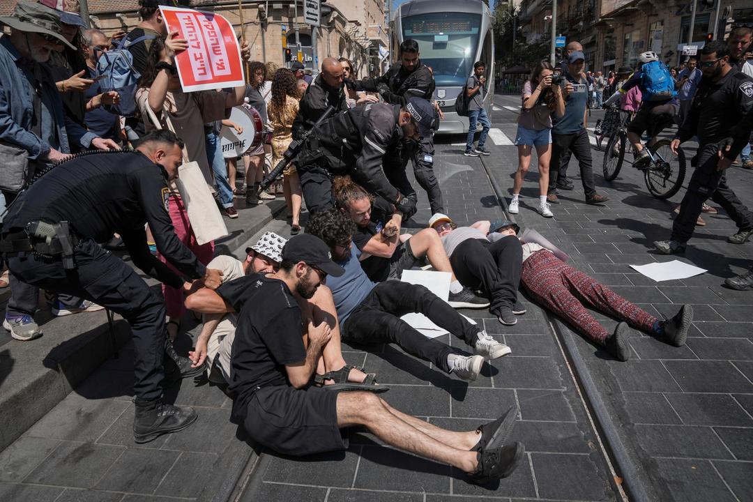 Store demonstrasjoner mot regjeringen i Israel