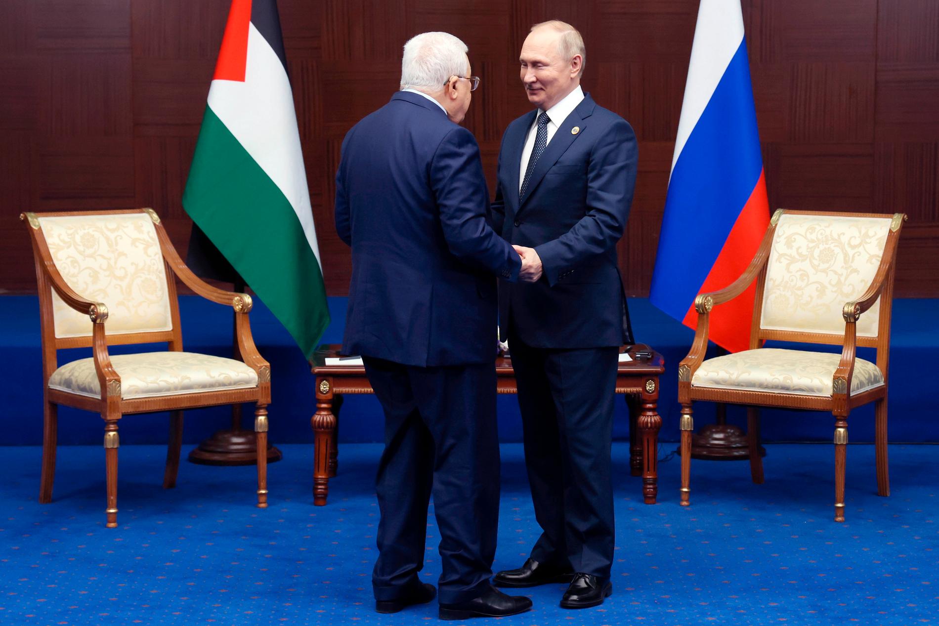 Smil: Here, this photo shows the presidents of Palestine and Russia during a meeting in Kazakhstan in October 2022. The photo was published by Russian state-run media.