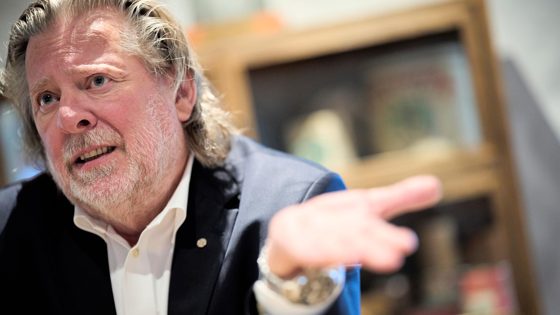 Dro frem Hitler og Stalin i ansattbrev