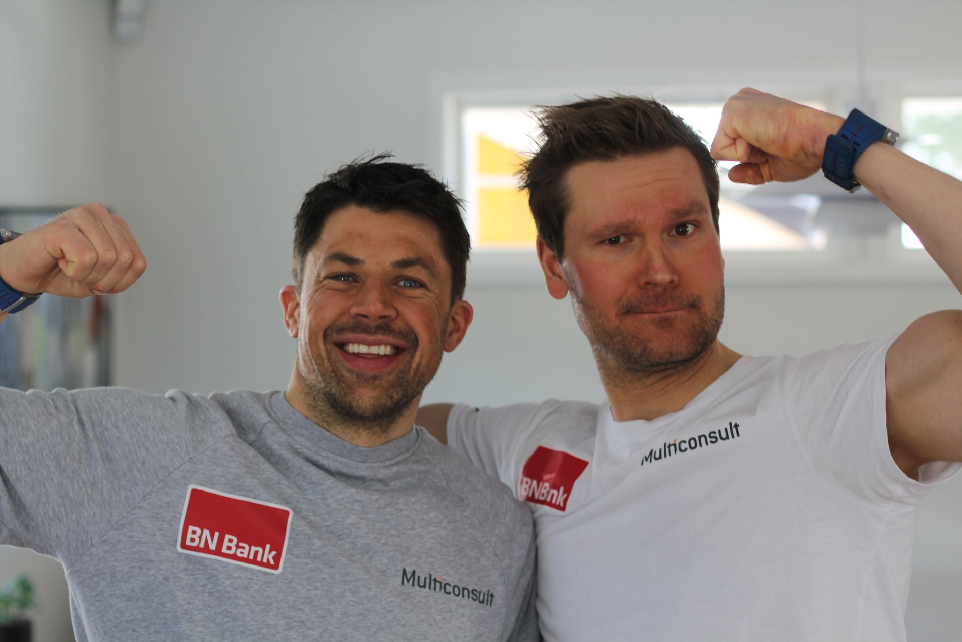 VINNERSKALLER: Både Nils Ingar Aadne (venstre) og Øystein Pettersen fikk føle på konkurranseinstinktet da vi utfordret dem i diverse selskapsleker hjemme på Lillehammer hos sistnevnte.