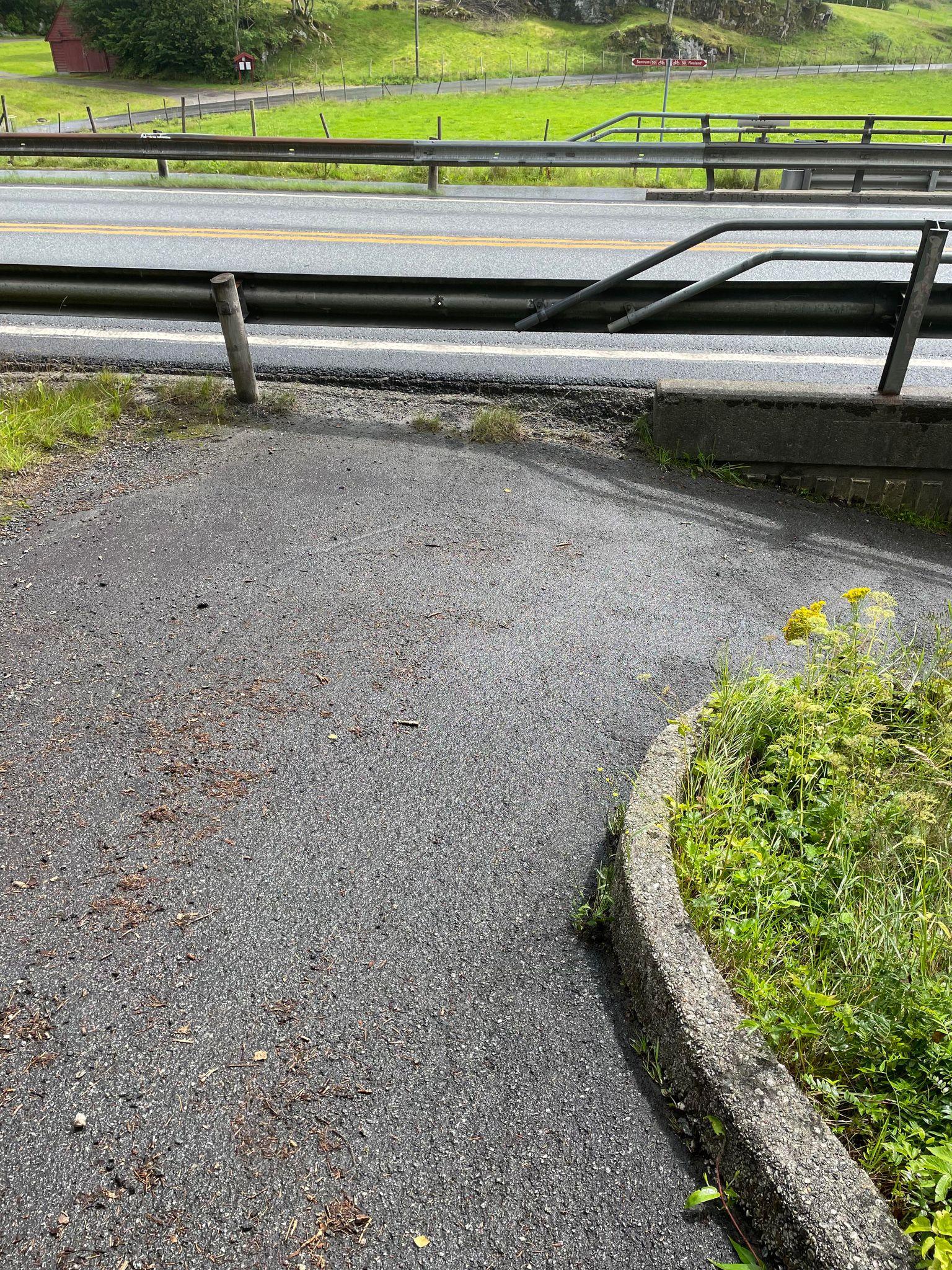 LOCATION OF DAMAGE: Næss fell on the edge of the wall to the right of the image. 