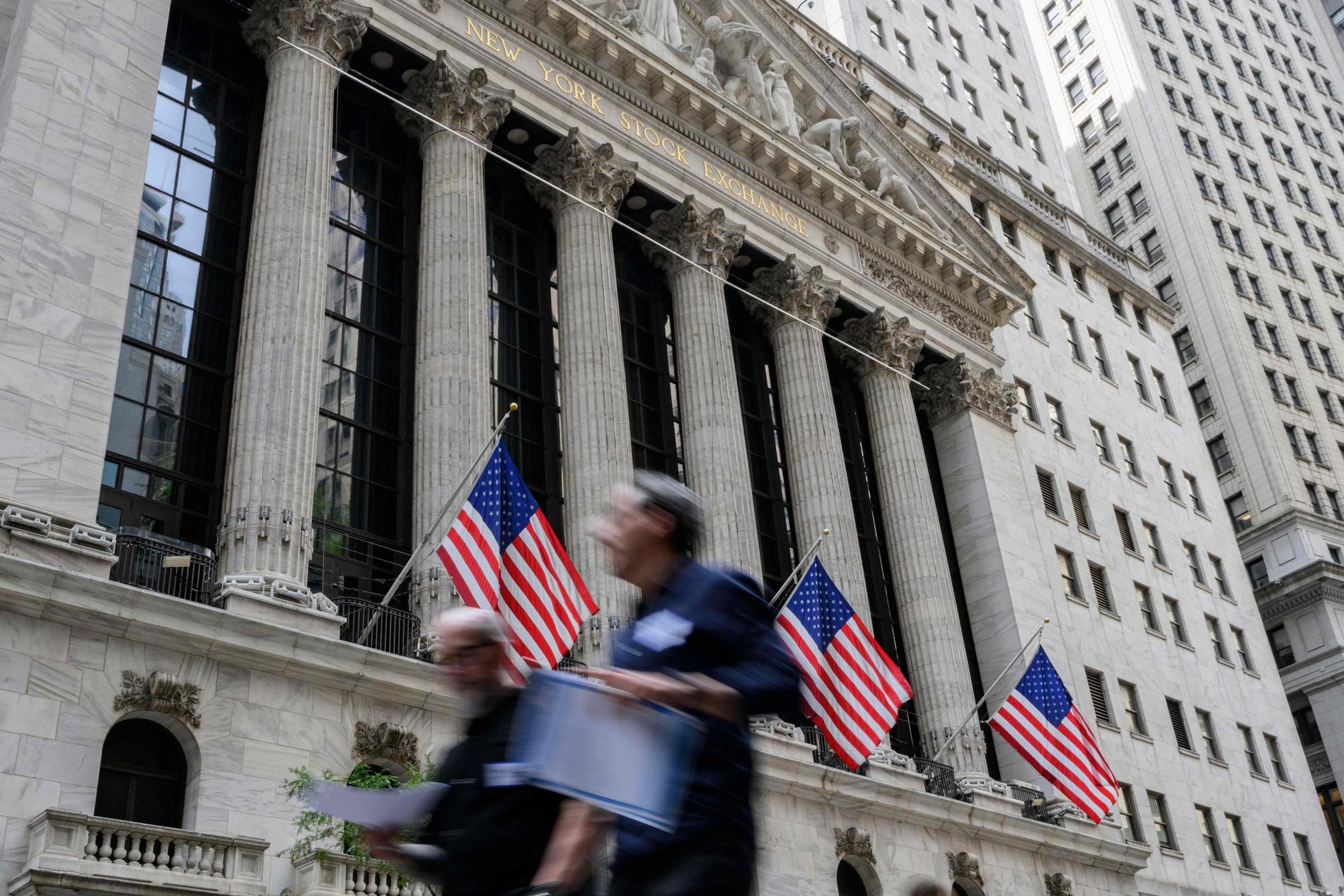 Pilene peker ned ved åpning på Wall Street