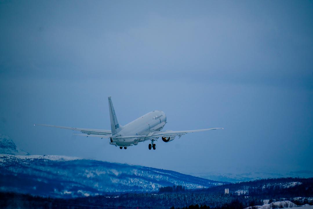 Forsvaret søker etter savnet seiler med overvåkingsfly