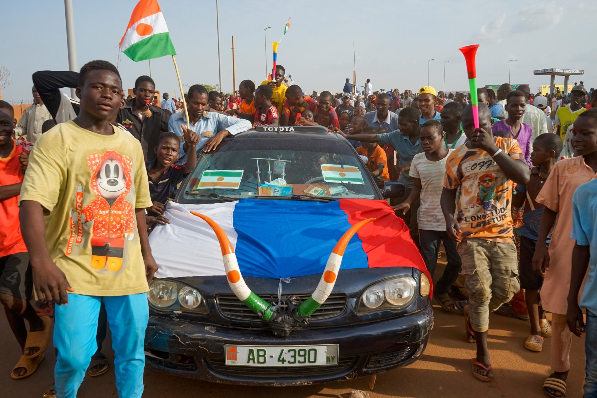 Impact: Russian influence campaigns appear to be successful in West Africa.  Here during a demonstration in Niger, where many are disappointed by the lack of aid from Western countries.