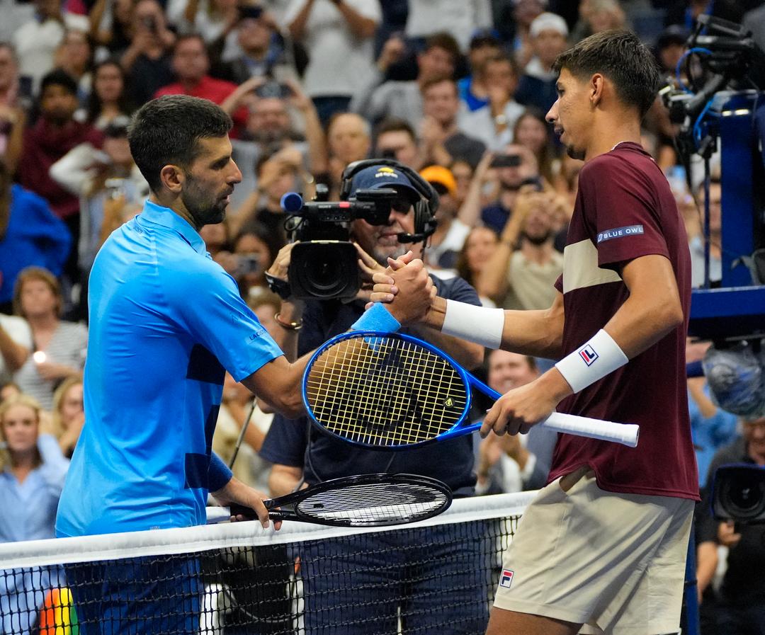 Novak Djokovic ute av US Open etter overraskende tap – tapte 1-3 i sett