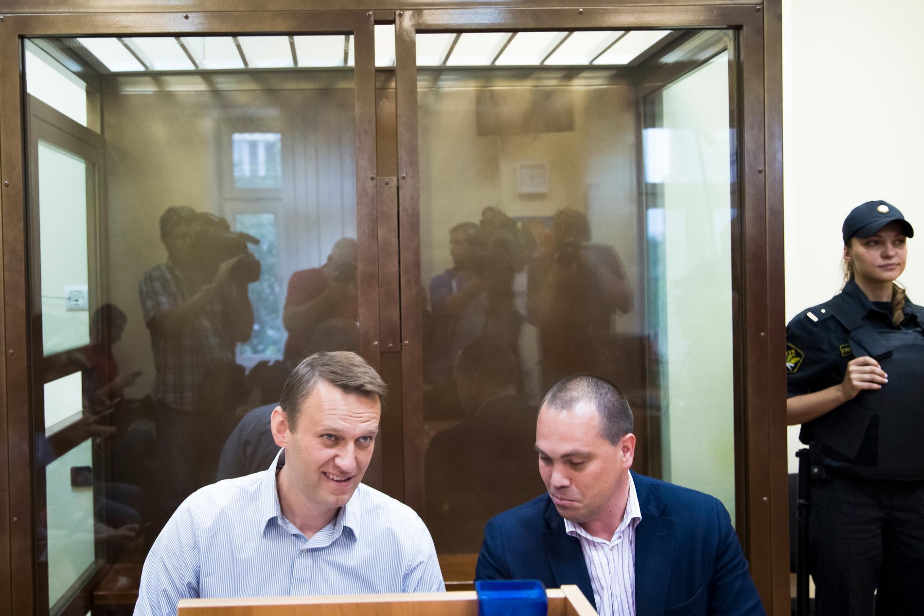 Alexei Navalny with lawyer Vadim Kobzev at a trial in 2017. Now Kobzev has been arrested too.
