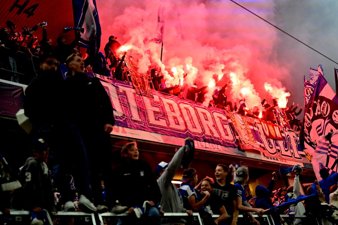 Skandalescener i svensk fotballderby – spillerne sendt i garderoben etter høye smell