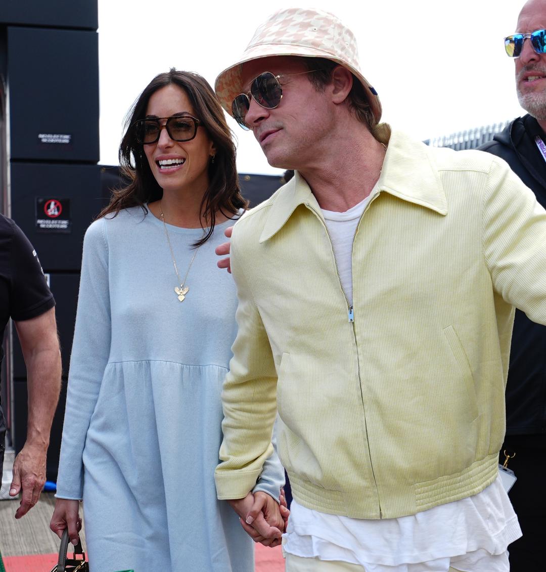 Brad Pitt mano nella mano con la sua fidanzata Ines De Ramon