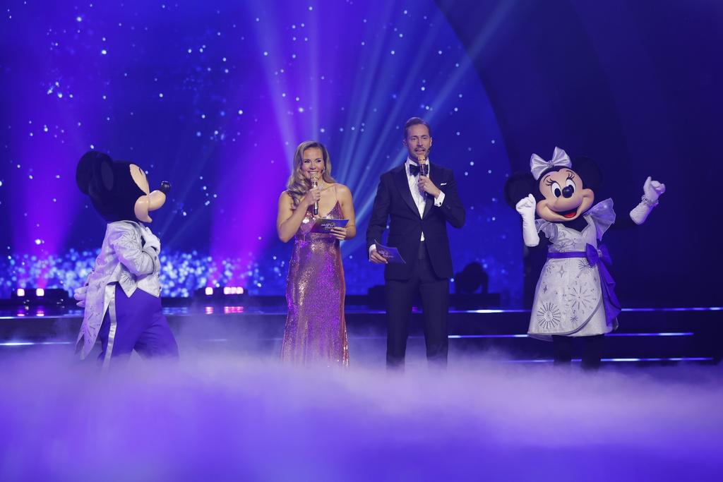 Disney: Hosts Helen Olafsen and Anders Hof during tonight's Disney Night.