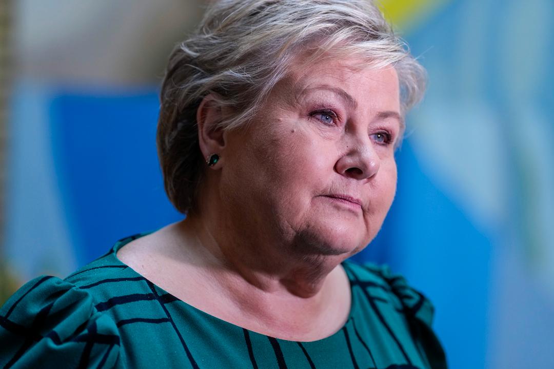 Solberg forsvarer skolenedleggelsene