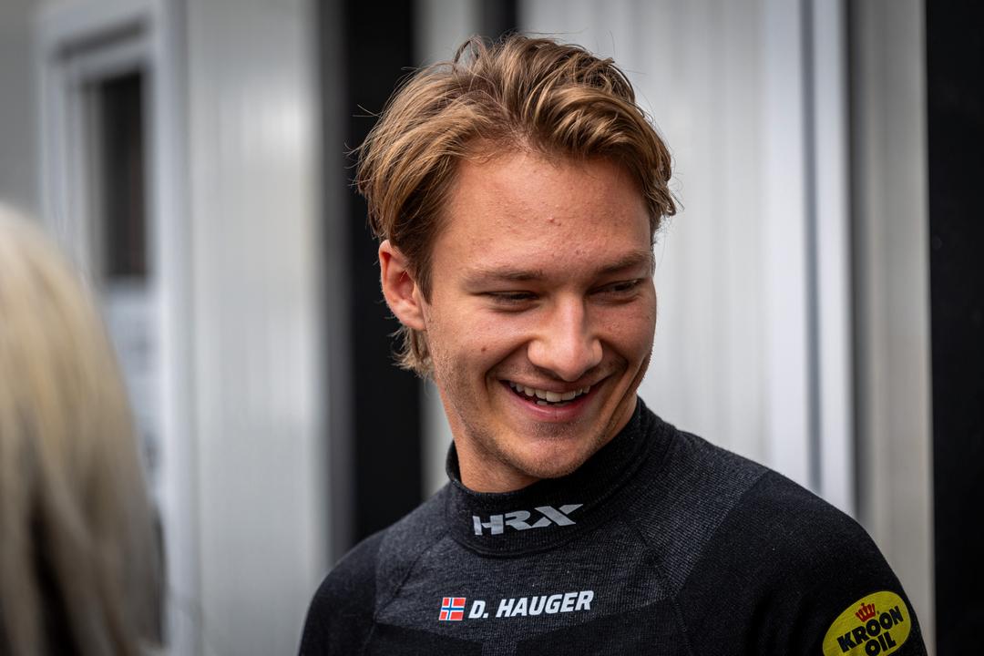 Dennis Hauger straffet i Formel 2-løpet i Baku