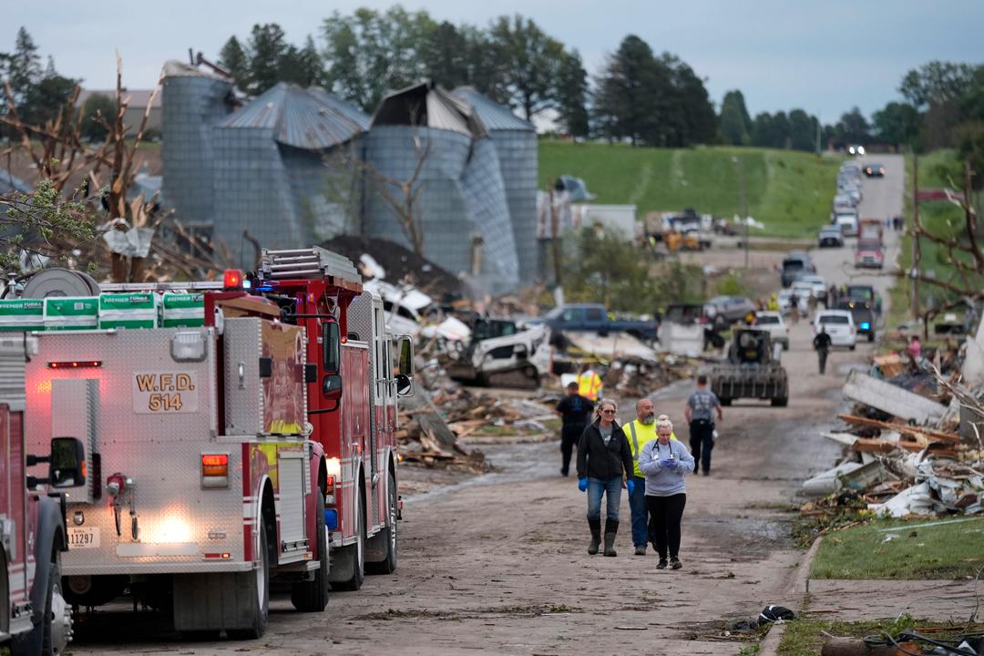 Dødsfall etter tornado: – Har knust store deler av byen