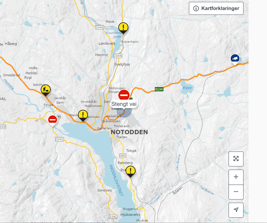 Flere veier stengt av flom