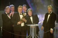 JOUEURS : Ole Ivars avec le trophée d'honneur en 2000.